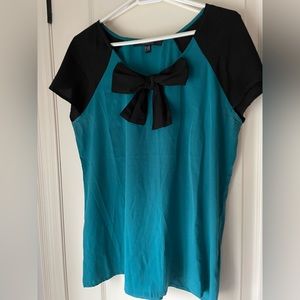 Coupe short sleeve top EUC